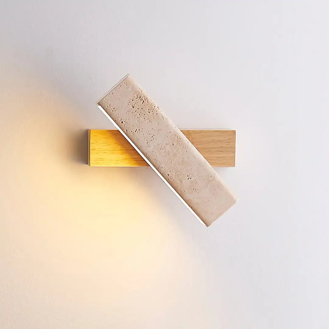 Die Aurora Wandleuchte: Minimalistische Naturstein-Lampe aus Travertin